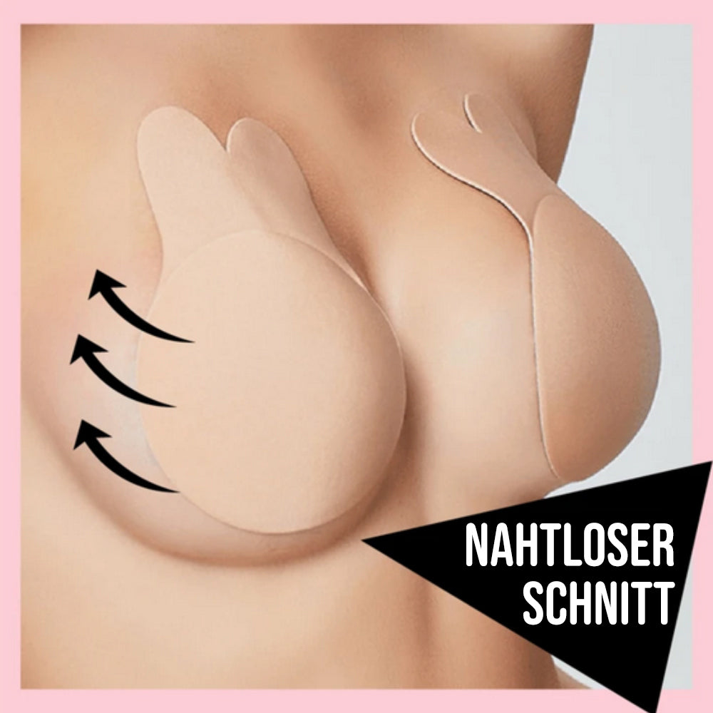 Selbstklebende BH-Pads mit Hebefunktion im nahtlosen Design auf Haut gezeigt