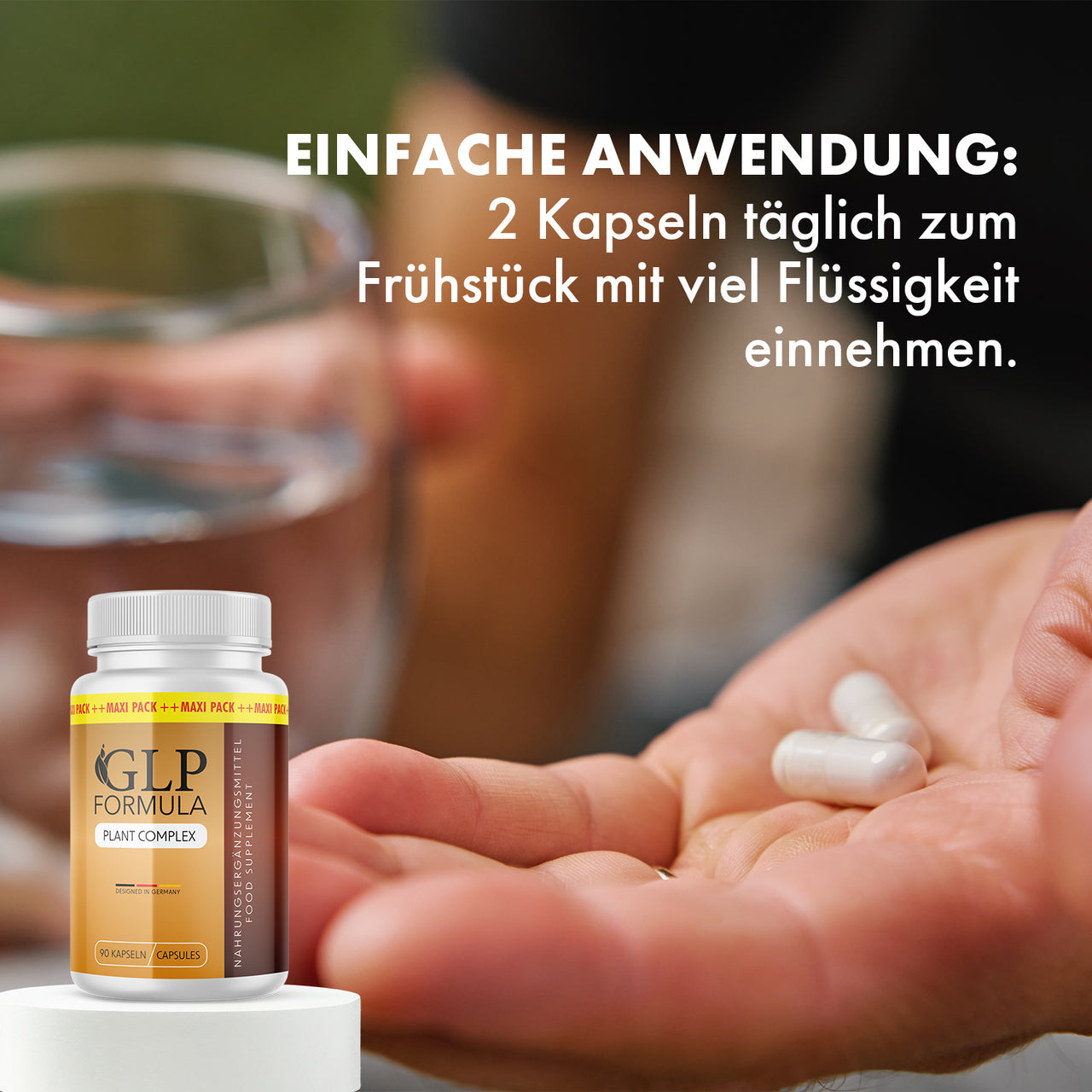 Hand mit zwei weißen Kapseln, GLP Formula Dose auf Podest und Text zur Anwendung