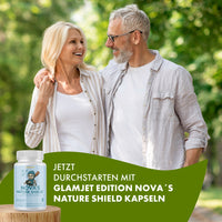 Thumbnail for Älteres Paar im Park, daneben weiße Dose NOVA'S NATURE SHIELD mit 60 Kapseln