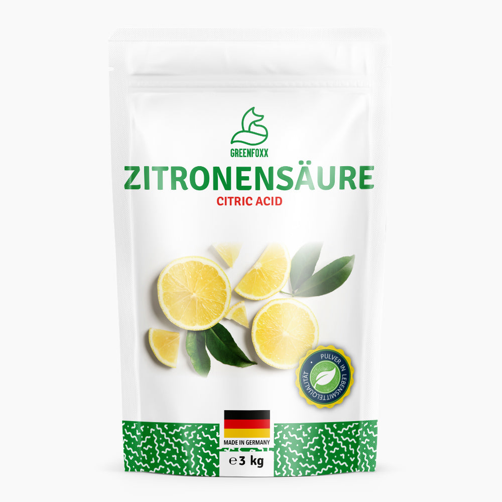 Standbeutel mit Aufschrift Zitronensäure Greenfoxx 3 kg und Zitronenscheiben vor weißem Hintergrund