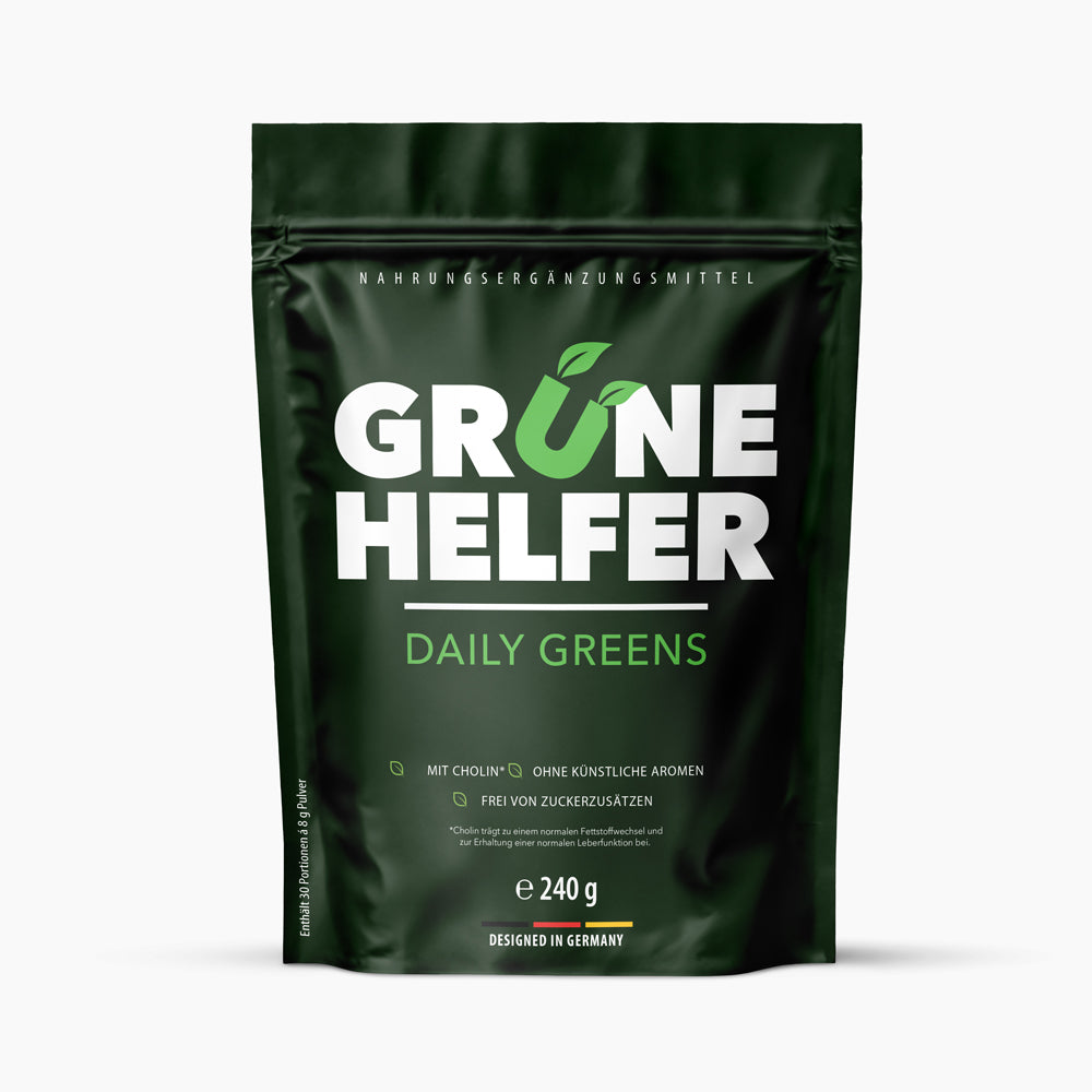 Beutel „Grüne Helfer Daily Greens“ vor grauem Hintergrund