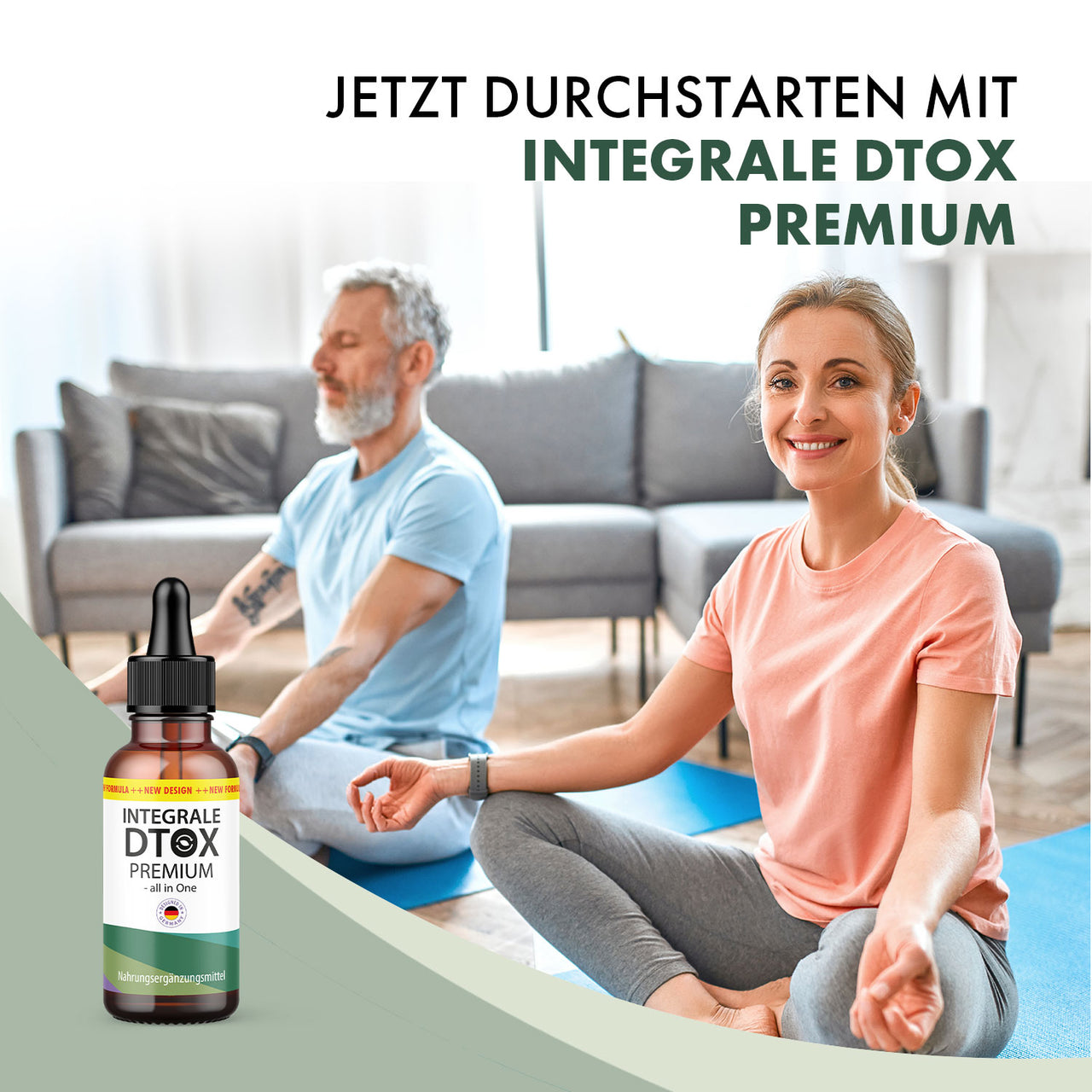 Frau und Mann sitzen auf Yogamatten, daneben Integrale DTOX Premium Flasche im Bild sichtbar