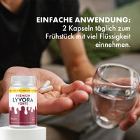 Thumbnail for Hand mit Kapseln, Glas Wasser, Premium Lyvora Forte und Anwendungstext