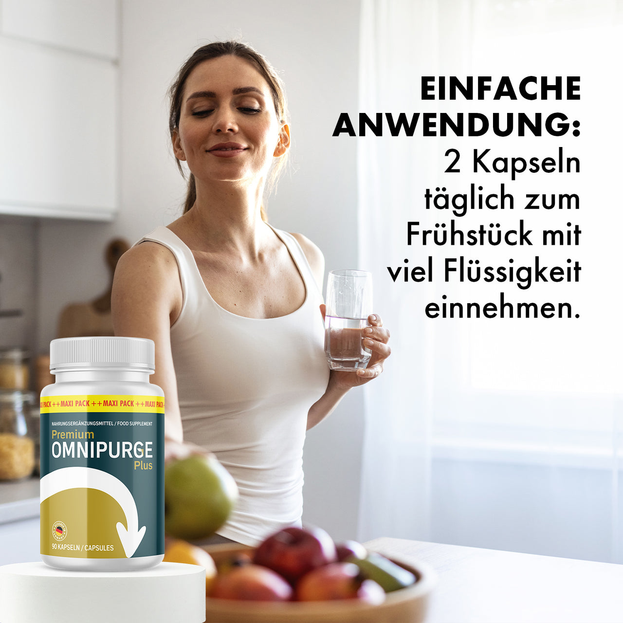Premium Omnipurge Plus mit Frau, Wasserglas und Einnahmehinweis zu 2 Kapseln täglich