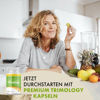 Thumbnail for Frau in Küche mit Obst neben Trimology Premium Dose und großem Produkttext