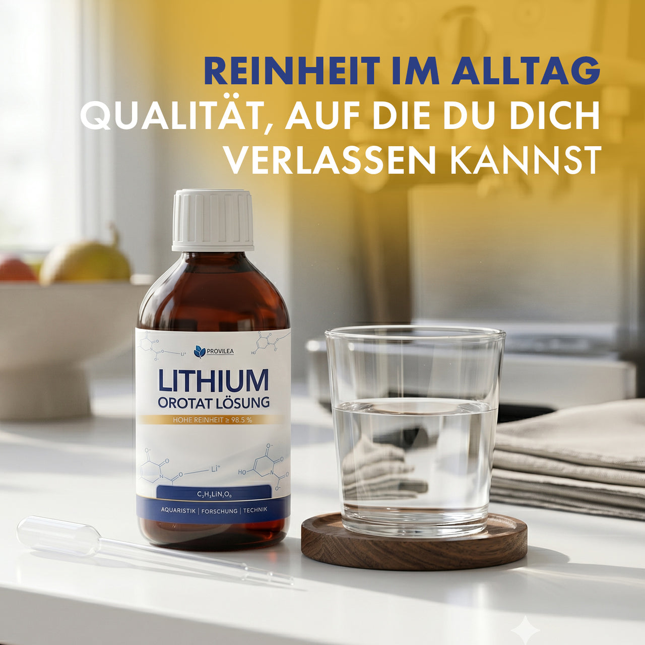 Braune Lithium Orotat Lösung Flasche neben Wasserglas, Pipette und großem Qualitätstext oben