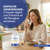 Thumbnail for Frau trinkt Wasser beim Frühstück, daneben Provilea Magnesium Komplex, Anwendung 2 Kapseln täglich