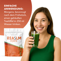 Thumbnail for Frau hält ein Glas mit grünem Getränk neben REASLM Forte und einem sichtbaren Anwendungshinweis
