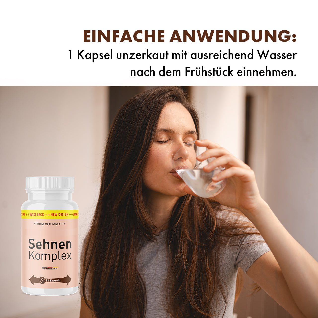 Frau trinkt aus einem Glas, daneben Sehnen Komplex Dose und Einnahmehinweis nach Frühstück