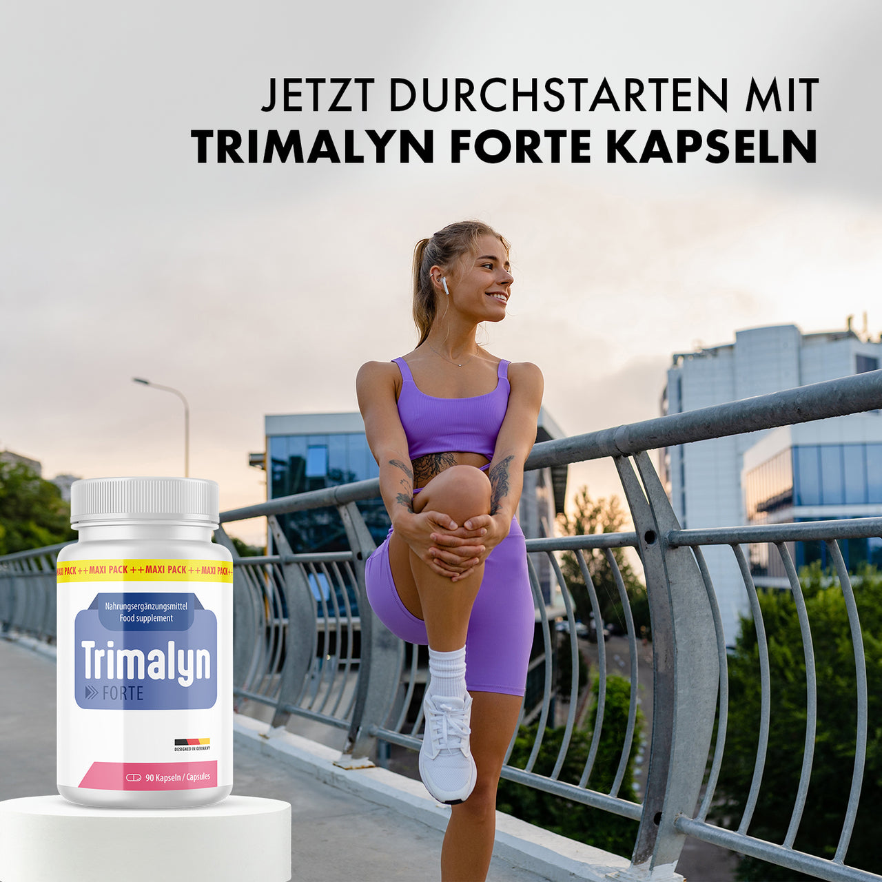 Sportliche Frau beim Dehnen neben Trimalyn Forte Kapseln und dem Werbetext „Jetzt durchstarten“ 