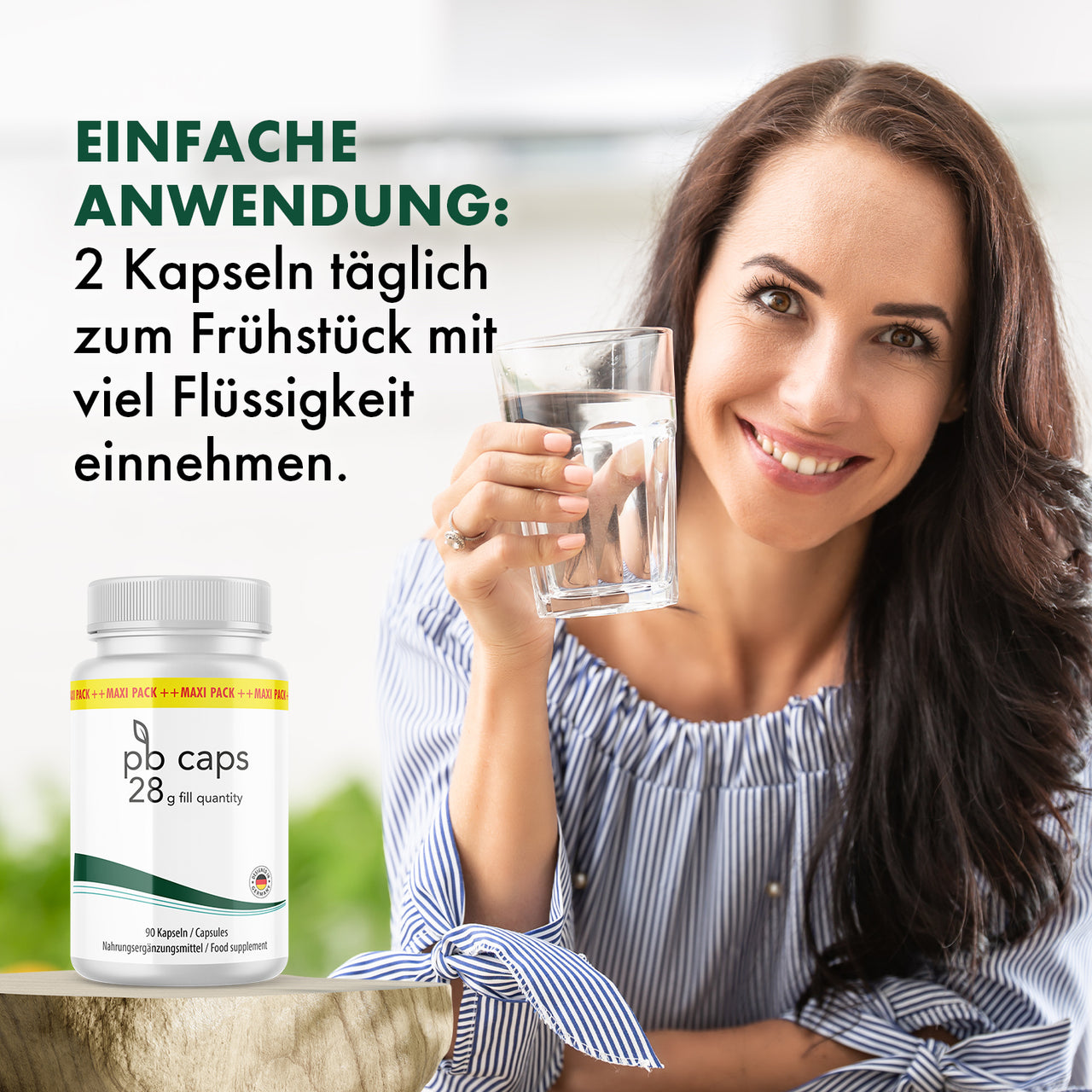 pb caps Dose auf Holzsockel, daneben Frau mit Wasserglas und Dosierhinweis im Bild sichtbar